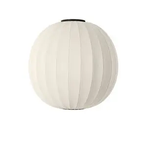 Rund loftlampe i perlende hvid med strikket overflade og lodrette striber.